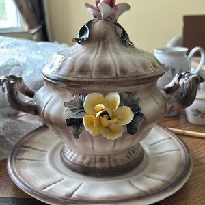 Decorative Turreen for yourr dining table.